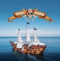 Barco pirata navegando en la bahía de Puerto Vallarta